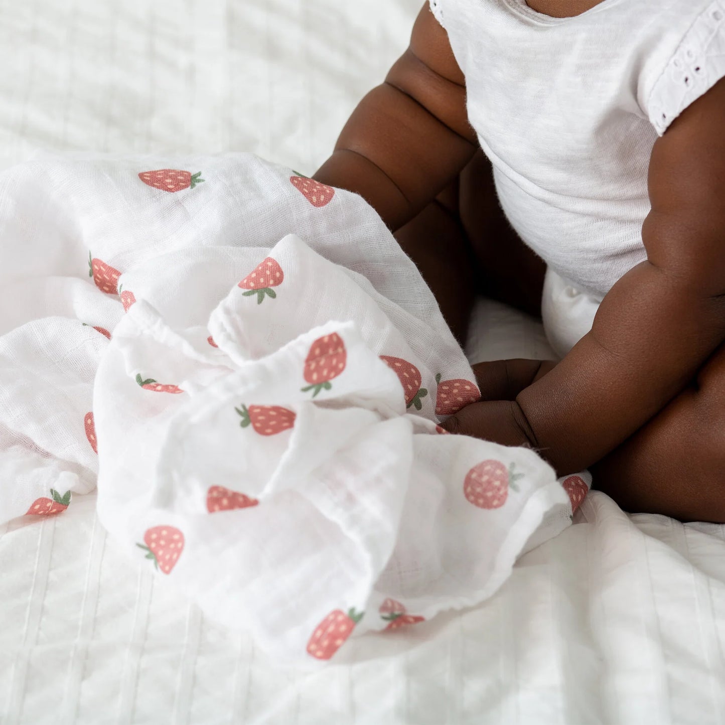 Swaddle Blanket Muslin Cotton | Strawberries