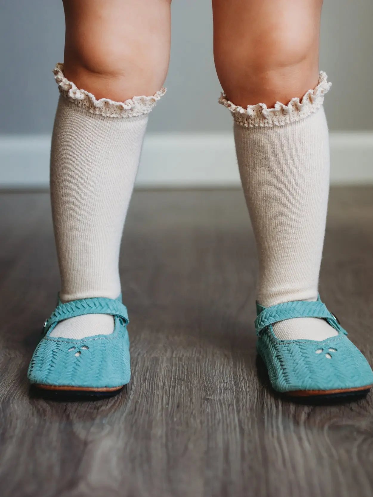 Vanilla Cream Lace Top Knee Highs